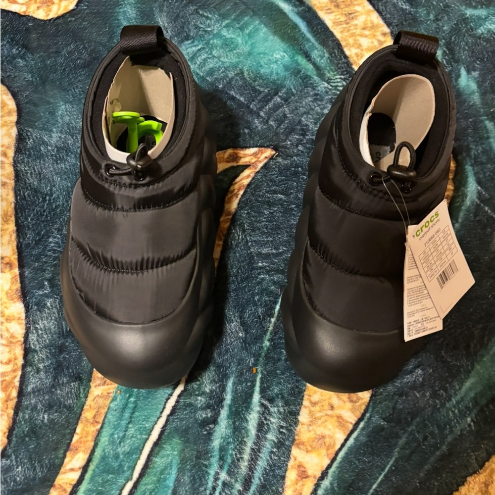 Unisex black over puffy croc platform shoe